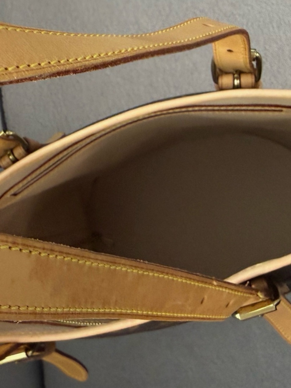 Louis Vuitton Monogram Canvas Bucket Tote with Tan Leather recently new interior - Picture 10 of 10